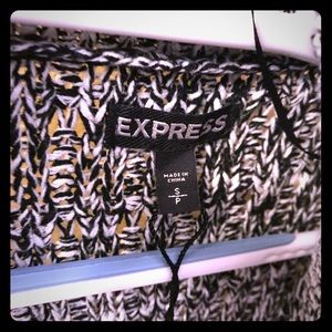 Express open sweater with short sleeves